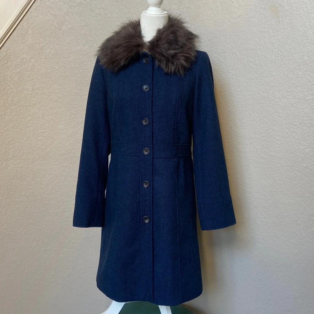 Sale! Elegant Navy Coat with Faux Fur Collar, size S, Banana Republic - Picture 9 of 16